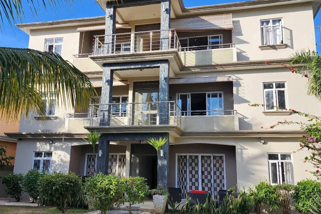 גראנדה באיה Number 8, 2Nd Floor, Pebble Bay Apartments מראה חיצוני תמונה